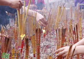 过了中午可以给仙家上香吗,仙家怎么上香 叩拜 过了中午可以给仙家上香吗,仙家怎么上香 叩拜