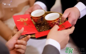 订婚选日子怎么选,结婚订婚的日子怎么选