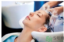 冬天两天洗一次头好吗,冬天建议几天洗一次头