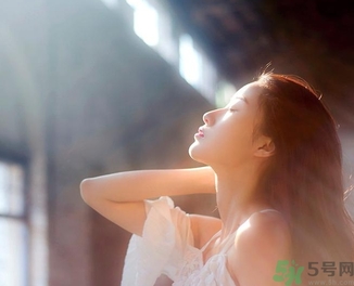 冬天可以天天洗澡吗?,皮肤干燥冬天可以天天洗澡吗