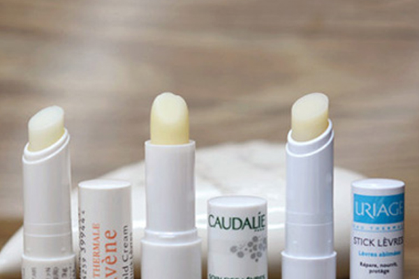 润唇膏的主要成分和功效,润唇膏什么成分好