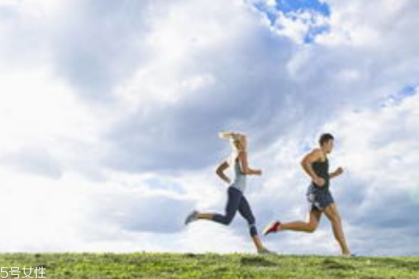 冬季跑步穿什么衣服好,冬季跑步穿什么鞋子好