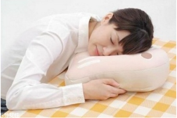 小朋友睡午觉的好处有哪些,睡午觉的好处有哪些