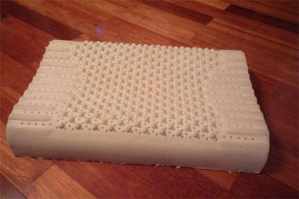 乳胶枕太高了怎么切割,乳胶枕头高了用什么切