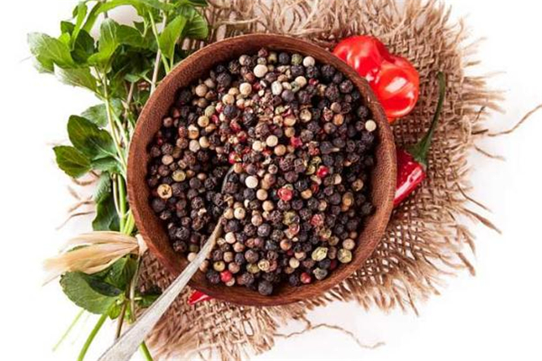 花椒泡脚用壳好还是籽好,花椒壳和花椒籽哪个泡脚好