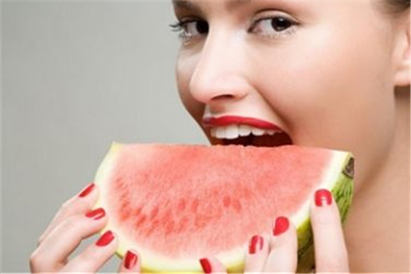 睡觉减肥的方法,晚上睡觉减肥瘦身最有用的方式