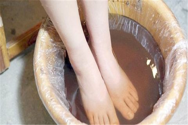 泡脚的好处和功效,泡脚的好处 女性