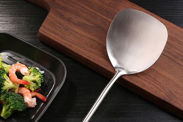 不锈钢锅铲的优点,铁锅铲好还是不锈钢锅铲好 不锈钢锅铲的优点,铁锅铲好还是不锈钢锅铲好