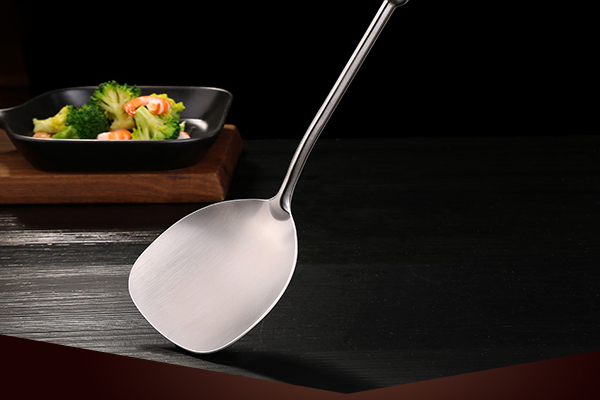 铁锅铲和木锅铲哪个好,木锅铲和不锈钢锅铲哪个好