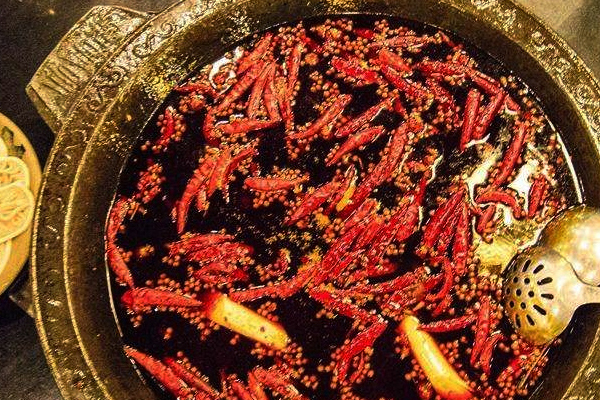 如何判断火锅底料的好坏,怎么判断火锅底料有没有变质 如何判断火锅底料的好坏,怎么判断火锅底料有没有变质