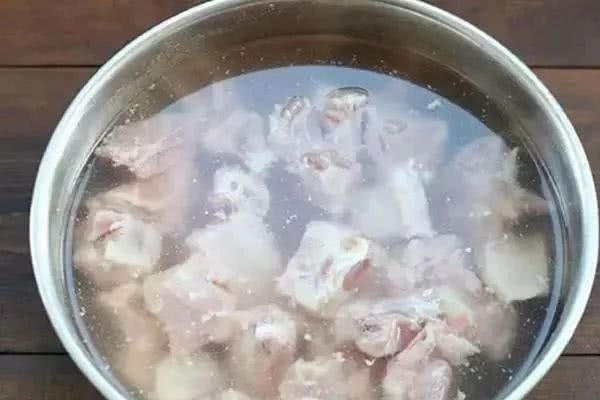 排骨焯水步骤,排骨焯水的方法