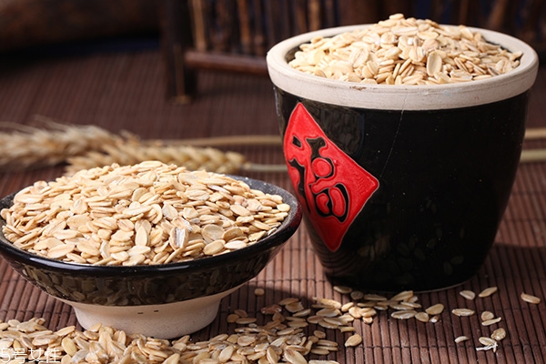 麦片适合什么时候吃,麦片什么时候吃好