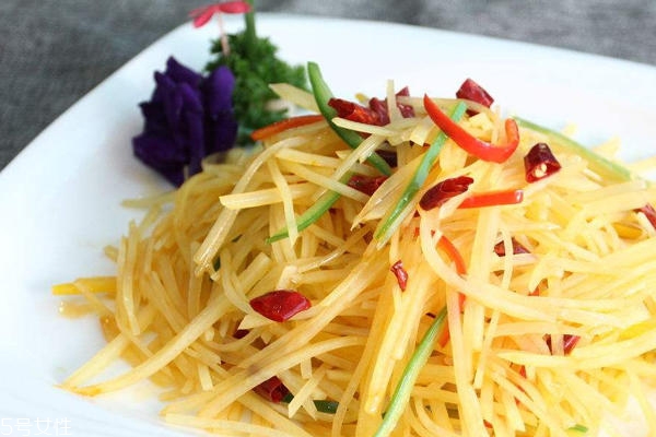 土豆丝为什么会粘锅,土豆丝为什么容易粘锅