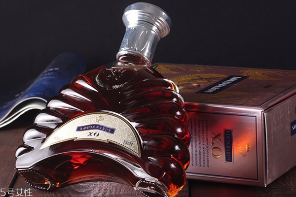 白兰地兑什么饮料最适合,白兰地加什么饮料最好喝