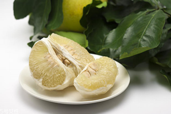 柚子青色的能吃吗,柚子有点青能吃吗