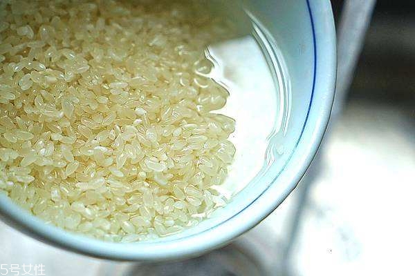 蒸大米怎样蒸好吃,怎么蒸大米饭好吃又简单窍门 蒸大米怎样蒸好吃,怎么蒸大米饭好吃又简单窍门