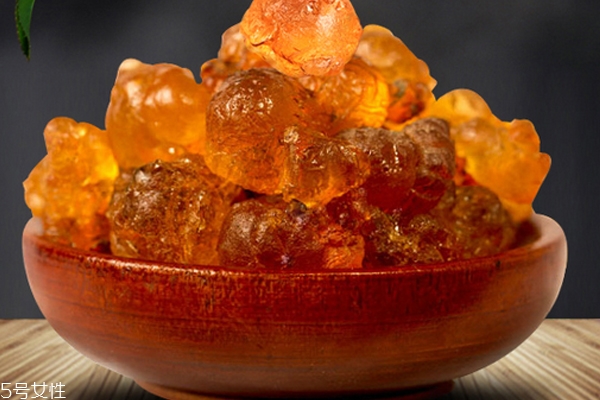 吃桃胶对女人有什么好处,桃胶对女性的好处