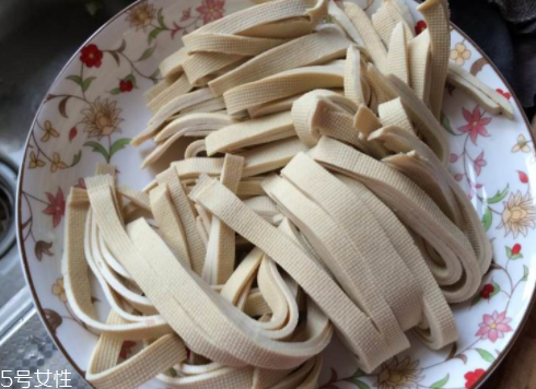 豆腐皮怎么做好吃怎么炒好吃,豆腐皮怎么做好吃又简单