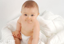 婴儿适合什么睡姿,婴儿什么睡姿最好