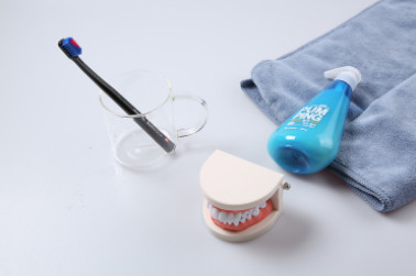 牙膏沾水吗,牙膏沾水还是不沾水 牙膏沾水吗,牙膏沾水还是不沾水