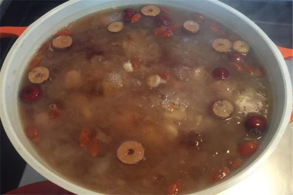 莲子是温性还是凉性(莲子是温性还是凉性)