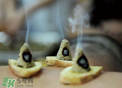 三伏灸可以晚上做吗,晚上能不能做艾灸 三伏灸可以晚上做吗,晚上能不能做艾灸