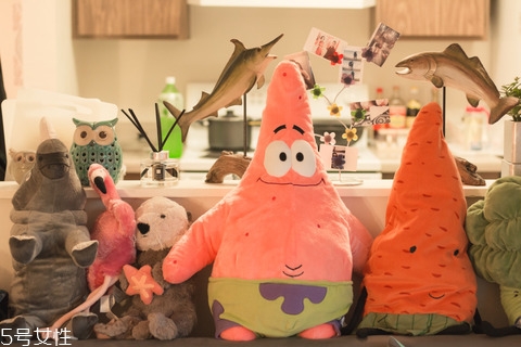 客厅的沙发如何摆放最好,客厅的沙发不靠墙应该怎么装修?