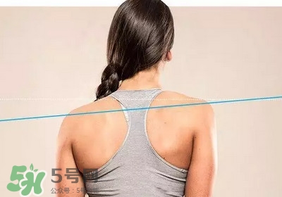 肩膀高低是什么原因造成的,肩膀有高低 肩膀高低是什么原因造成的,肩膀有高低