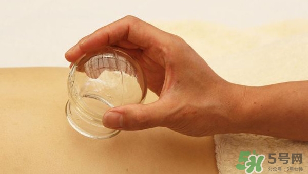 拔罐出水泡是什么原因引起的,拔罐出水泡是湿气排出来了吗