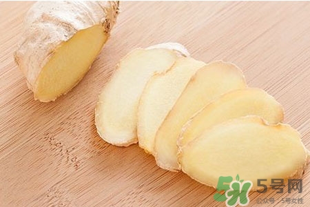 熬姜汤洗头发有什么好处?,用姜汤洗头有什么好处和坏处