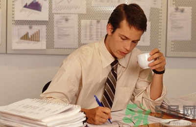 男性经常熬夜吃什么保健品好,男人熬夜吃什么保健品好