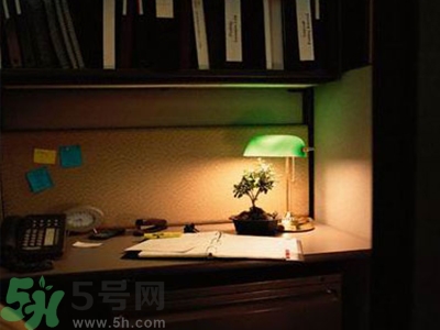 眼睛充满红血丝怎么快速消除,怎么改善眼睛里的红血丝