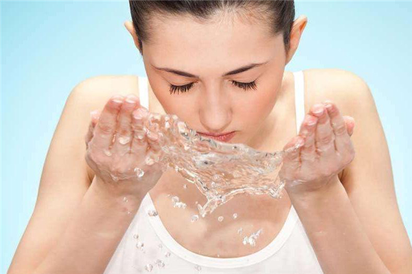 早晨应不应该洗脸,晚上应不应该洗脸