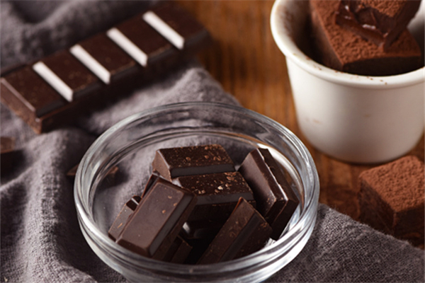 100%黑巧克力的功效,无糖纯黑巧克力的功效和作用 100%黑巧克力的功效,无糖纯黑巧克力的功效和作用