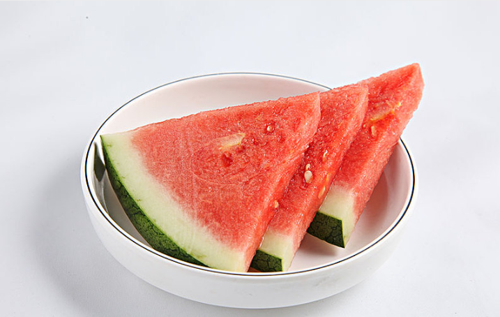 黄色西瓜甜还是红色西瓜甜,黄的西瓜和红色的西瓜区别 黄色西瓜甜还是红色西瓜甜,黄的西瓜和红色的西瓜区别