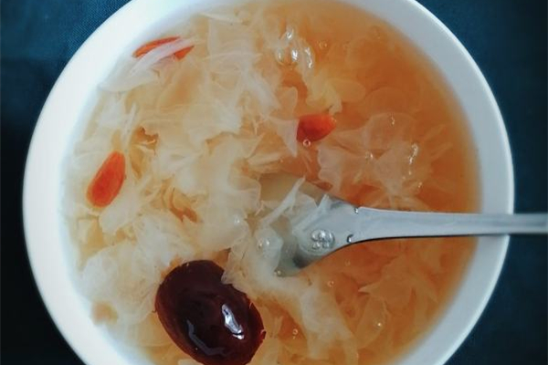银耳汤不能和什么同食,银耳汤不能和什么同吃