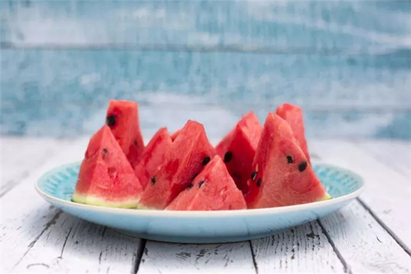 冰西瓜放多久不能吃,西瓜放多久不能吃了