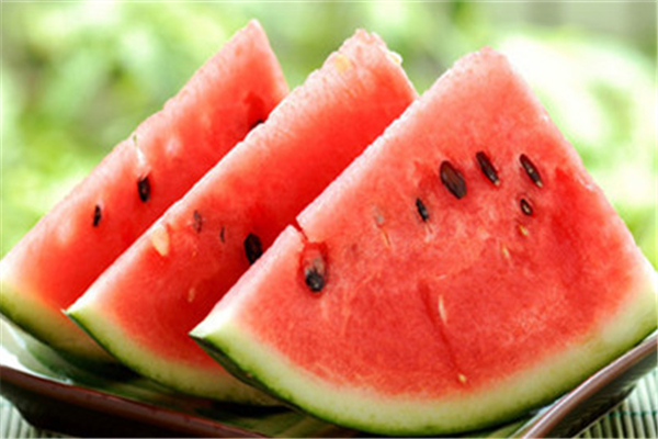 西瓜冰镇几个小时为宜,西瓜冰镇后 西瓜冰镇几个小时为宜,西瓜冰镇后