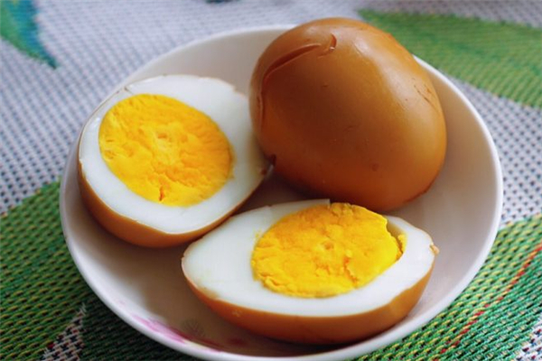 鸡蛋和什么一起吃营养最好,生鸡蛋和什么一起吃比较营养