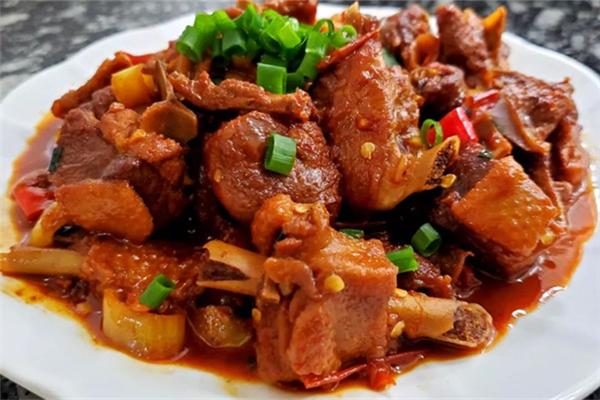 鸭肉怎么做好吃又简单,鸭肉怎么做好吃又简单啤酒鸭