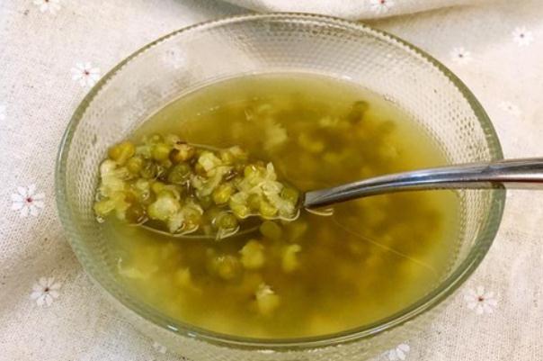 绿豆汤怎么煮才是绿色的汤色,绿豆汤怎么煮才是绿色的汤色蚂蚁