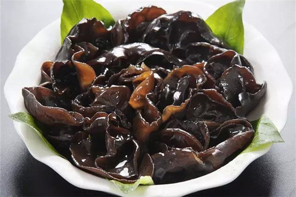 木耳泡多久就不能吃了中毒,木耳泡多久就不能吃了,吃了会怎样