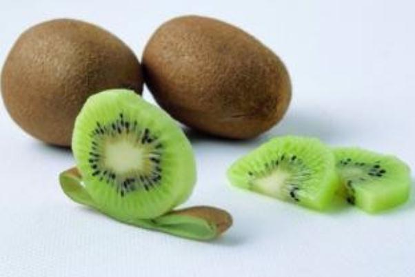 吃猕猴桃舌头疼妙招 喝牛奶,吃猕猴桃舌头疼妙招