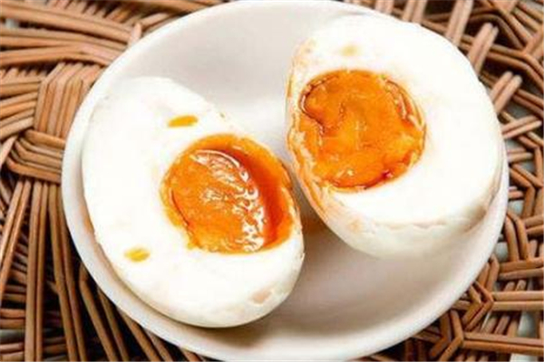 鸭蛋咸了之后要保存有什么方法,咸鸭蛋怎么保存不会越来越咸