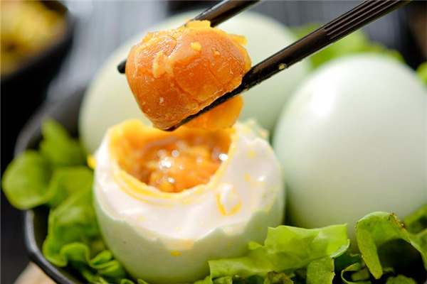 咸鸭蛋常温能保存多久,咸鸭蛋保存时间多长 咸鸭蛋常温能保存多久,咸鸭蛋保存时间多长