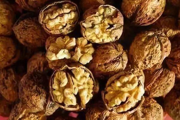 核桃可以多吃吗一天吃几个最好,吃核桃容易长胖吗