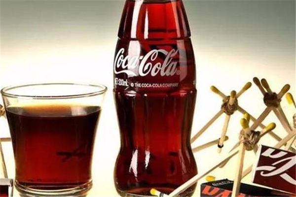 男生喝可乐的危害有哪些,女生喝可乐的危害有哪些 男生喝可乐的危害有哪些,女生喝可乐的危害有哪些