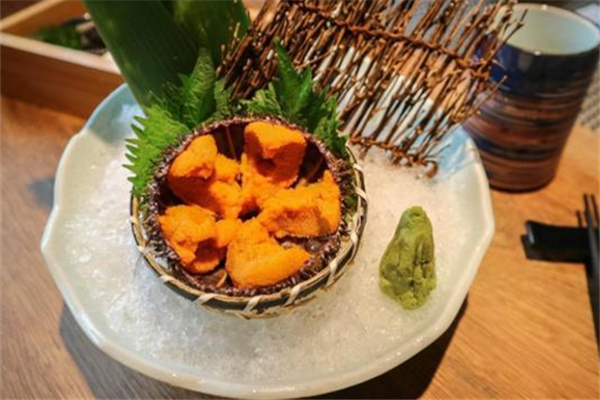 海胆黄发黑还能吃吗,海胆黑色的可以吃吗