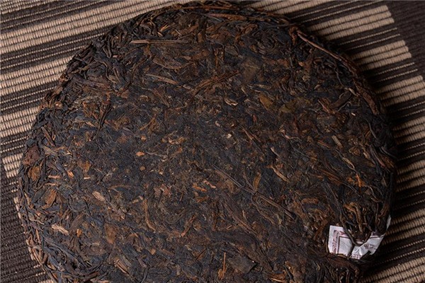 普洱散茶和茶饼的区别在哪里,普洱散茶和茶饼的区别