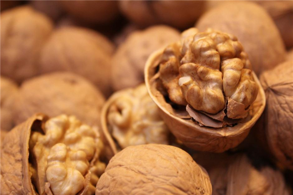核桃一次性吃太多会怎么样,核桃一次性吃太多有什么害处 核桃一次性吃太多会怎么样,核桃一次性吃太多有什么害处